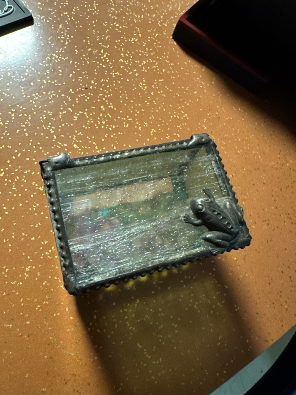 Small frog trinket box